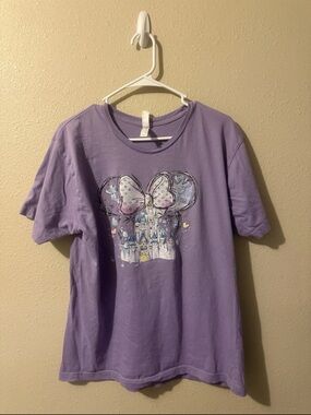 Disney L.A.T Apparel Minnie Castle Water Colored Women’s Purple T Shirt L